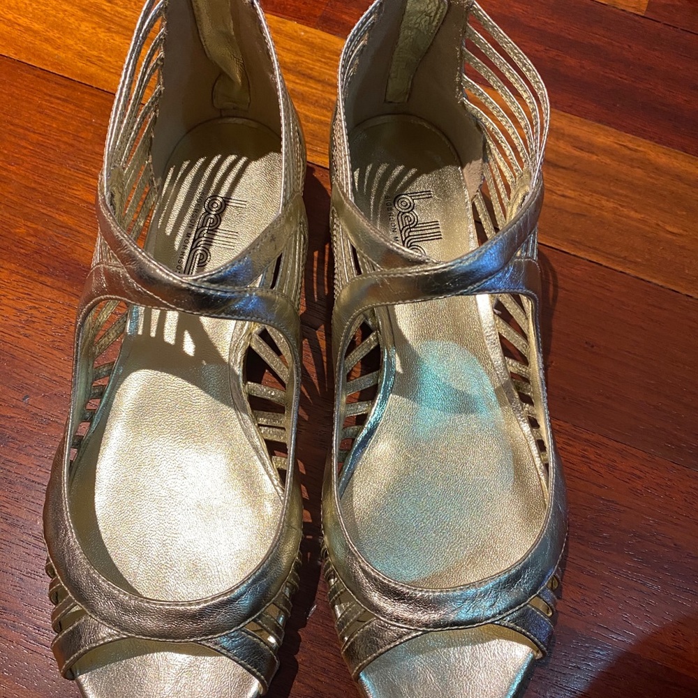 NWT Sigerson Morrison gold flats